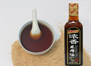 跟隨時(shí)代發(fā)展，不做落伍的芝麻油灌裝機(jī)